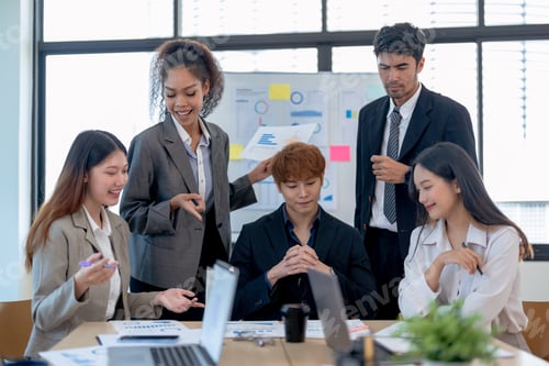 Preview: Meeting of Asian business people who are committed to work.