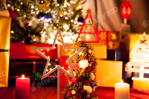 Preview: Christmas tree with garlands and decoration
