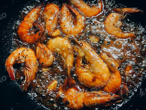 Preview: Cooking shrimps on pan