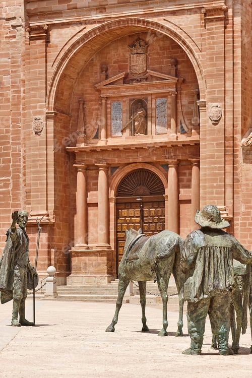 Preview: Villanueva de los Infantes square. Don Quijote and cathedral facade
