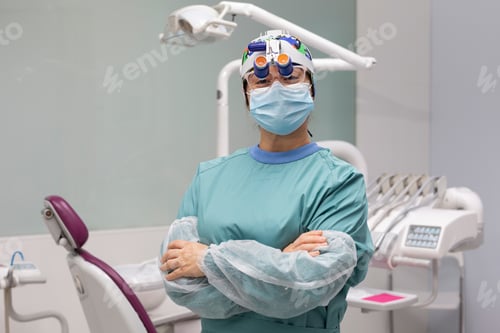 Preview: Portrait of female dentist dressed in surgical protective clothing.
