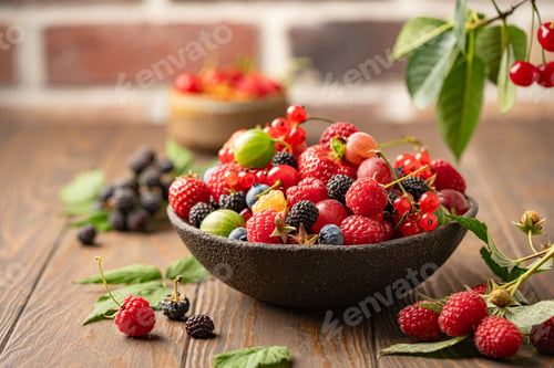 Preview: Various fresh berries