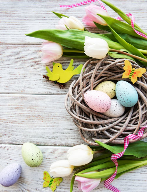 Preview: Nest with Easter eggs and tulips bouquet