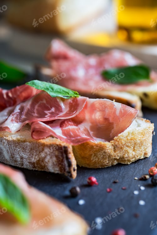 Preview: Prosciutto Bruschetta