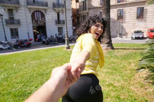 Preview: A woman in a yellow sweater is holding hands with a man