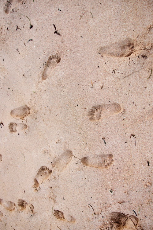 Preview: Footprints on the sand of the ocean, texture for a layout