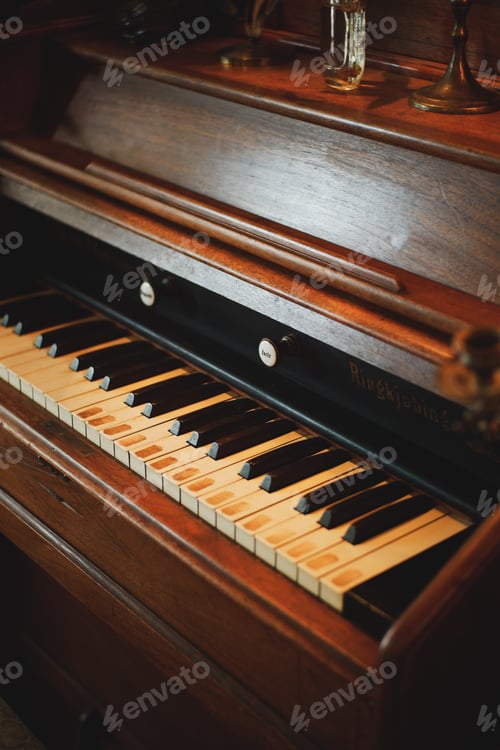 Preview: old piano keys
