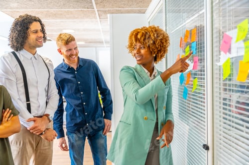 Preview: African creative woman pointing a post-it from a brainstorming