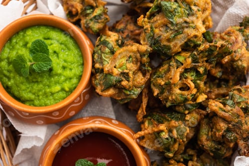 Preview: Spinach Firtters or Palak pakoda or pakora. Popular Indian tea-time snack