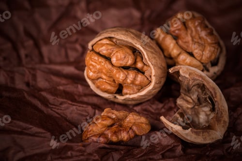 Preview: Walnuts