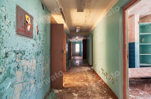 Preview: Corridor with open doors in an abandoned old building