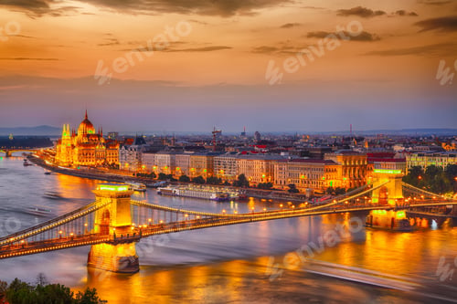 Preview: Budapest city night scene. View at Chain bridge, river Danube and famous building of Parliament