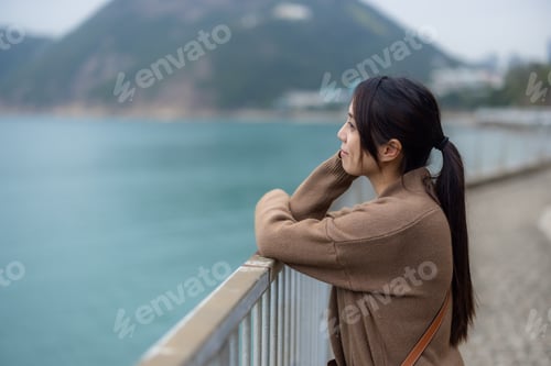 Preview: Woman look at the sea