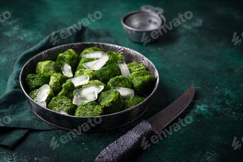 Preview: Frozen spinach green cubes in bowl