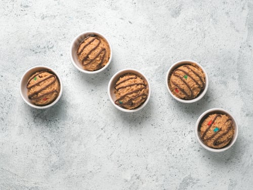 Preview: Delicious Cookie Dough Scoops Drizzled with Chocolate