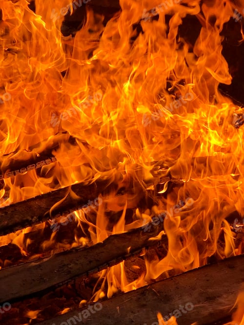 Preview: Wooden pallet burning up
