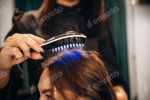 Preview: Woman is in a beauty salon with hair stylist