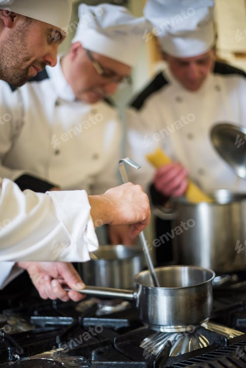 Preview: Everyone knows his role in the kitchen