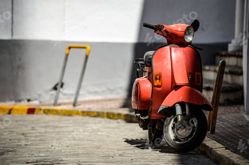 Preview: Red old fashioned moped