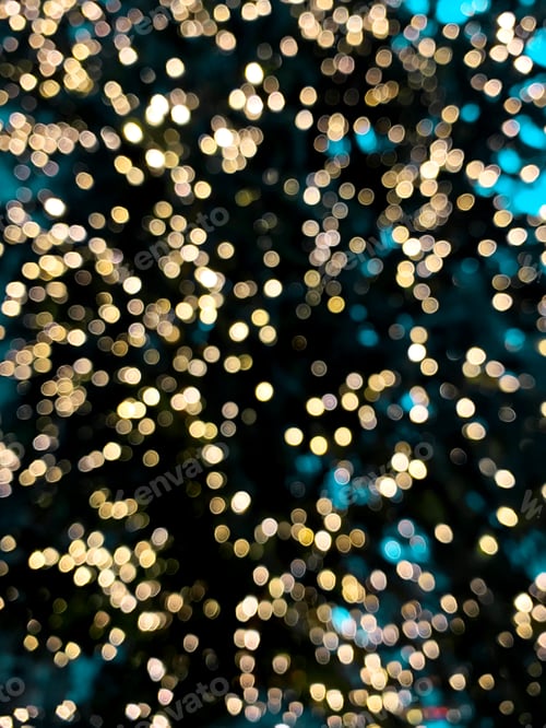 Visualização: Luzes bokeh douradas brilhantes de Natal amarelas e azuis à noite verticais