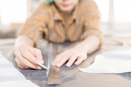 Preview: Fashion Designer Tracing Fabric
