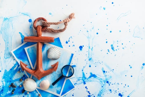 Preview: Copy space travel background with wooden anchor and magnifying glass