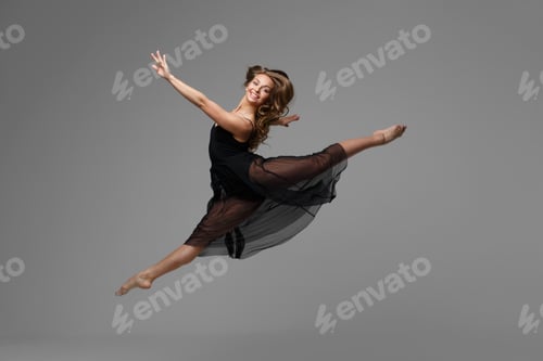 Preview: Woman dance studio beautiful