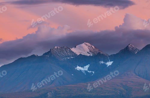 Preview: Mountains in Canada
