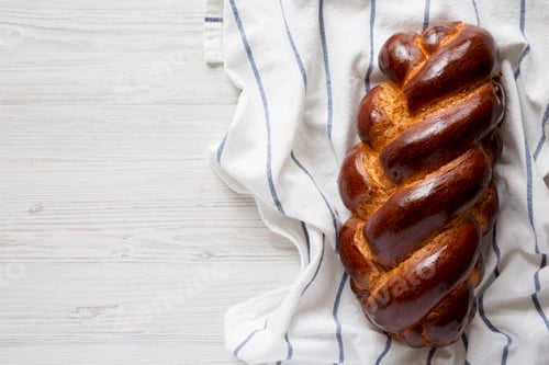 Preview: Homemade jewish challah bread, top view. From above, overhead, flat lay. Copy space.