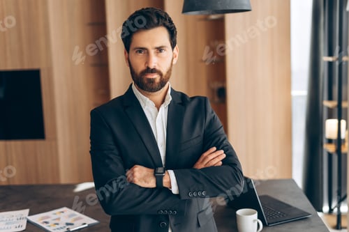 Preview: Serious, pensive man, confident businessman with crossed arms wearing stylish suit, formal wear