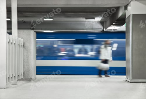 Preview: Men Waiting the metro