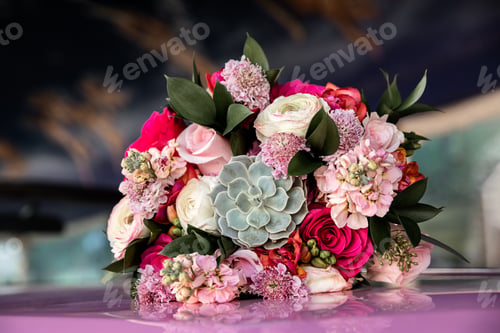 Preview: Stylish wedding bouquet as bridal accessory
