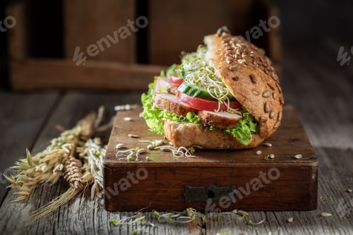 Preview: Tasty and healthy sandwich with roasted chicken and vegetables