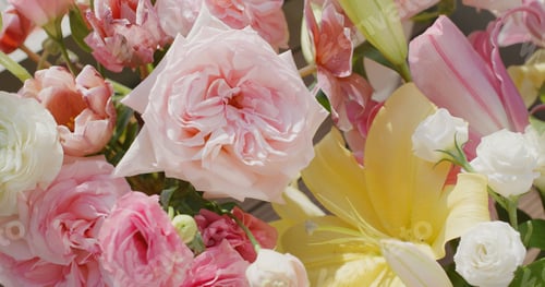 Preview: Beautiful flower bouquet at home