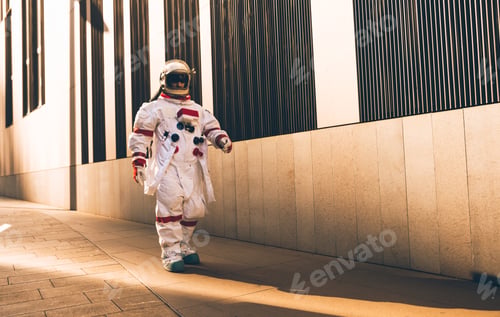 Preview: spaceman in a futuristic station