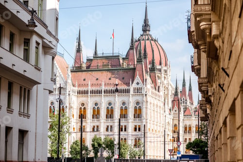 Preview: Parliament building in Budapest