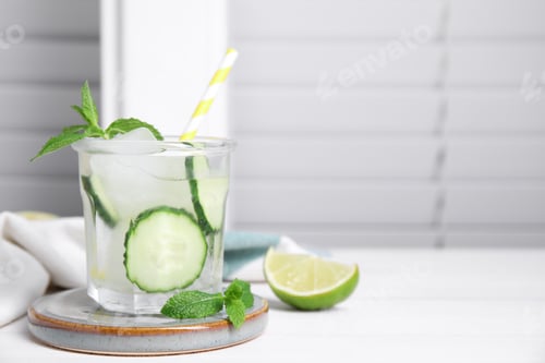Preview: Refreshing Cucumber Lime Drink with Mint and Straw