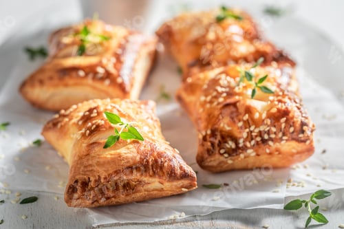 Preview: Hot sausage in puff pastry with thyme and sesame seeds