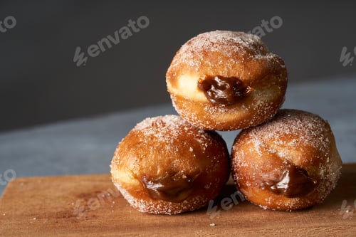 Preview: three Berliners stuffed with dulce de leche