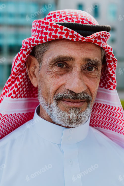 Preview: Senior arab man wearing traditional middle eastern ghutra and thobe