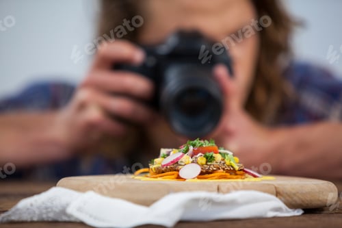 Preview: Male photographer photographing food
