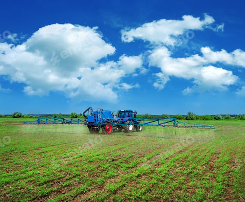 Preview: tractor with trailed sprayer, spring crop fertilizers