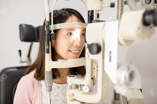Preview: Woman is having eye exam