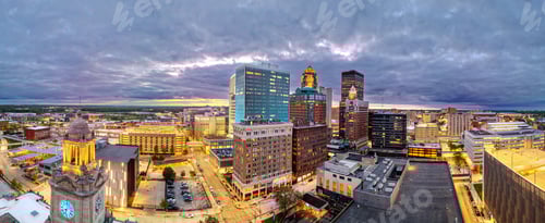 Visualização: Paisagem urbana do centro da cidade de Des Moines, Iowa, EUA