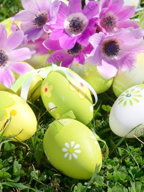 Preview: Spring flowers and Easter eggs
