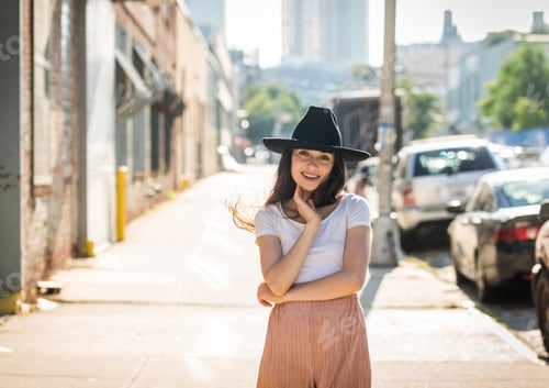 Preview: Beautiful woman in New York