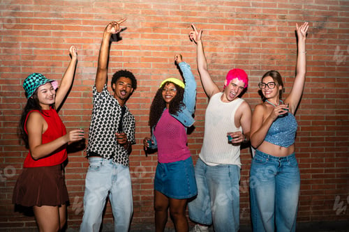 Preview: Multiethnic group of young friends having fun on the stretts in the night