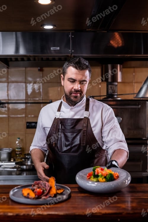 Preview: Chef serving dishes