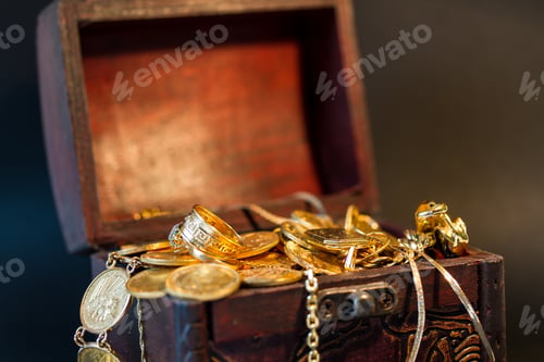 Preview: Jewels and gold coins