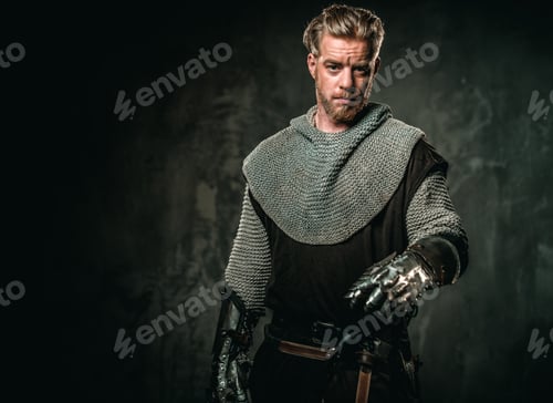 Preview: Medieval knight with sword and armour